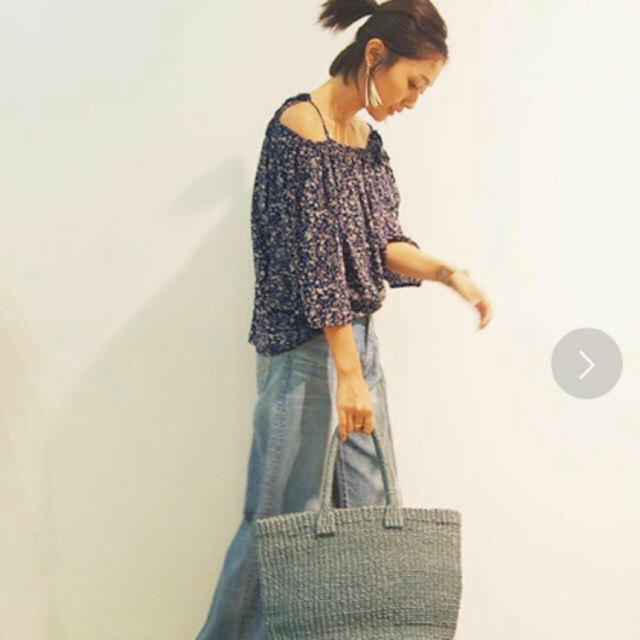 Ungrid(アングリッド)のasami様♡専用♡ungridフラワーオフショルダーブラウス レディースのトップス(シャツ/ブラウス(長袖/七分))の商品写真