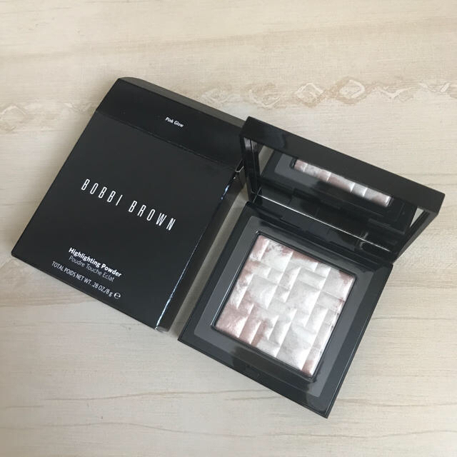 BOBBI BROWN(ボビイブラウン)のBOBBI BROWNボビイブラウンハイライティングパウダーピンクグロウ コスメ/美容のベースメイク/化粧品(フェイスカラー)の商品写真