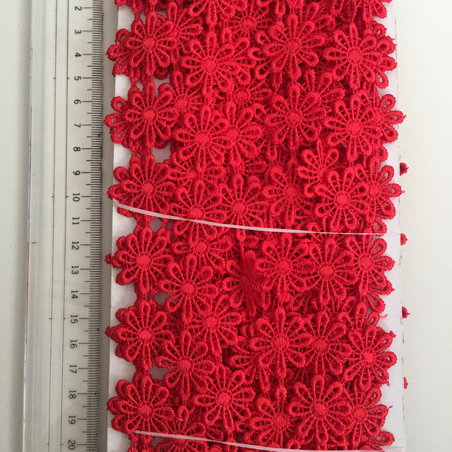DIY お花レース赤　100個 ハンドメイドの素材/材料(各種パーツ)の商品写真