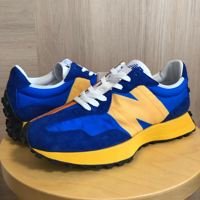 New Balance(ニューバランス)の【新品・未使用】New Balance MS327LAA 27.0cm メンズの靴/シューズ(スニーカー)の商品写真