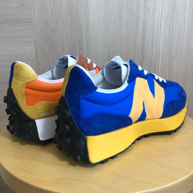 New Balance(ニューバランス)の【新品・未使用】New Balance MS327LAA 27.0cm メンズの靴/シューズ(スニーカー)の商品写真