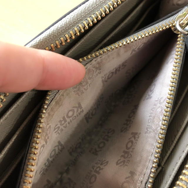 Michael Kors(マイケルコース)のマイケルコース  財布　長財布　ベージュ　グレー　グレージュ　正規品 レディースのファッション小物(財布)の商品写真