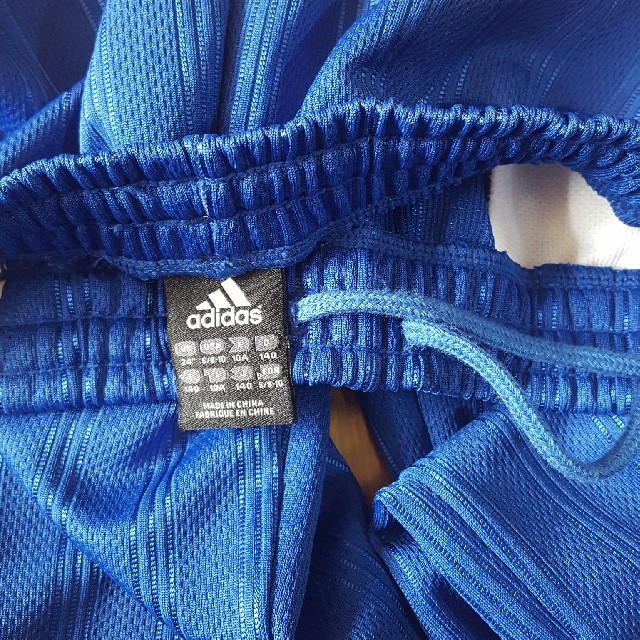 adidas(アディダス)のadidasジャージズボン　ブルー140㌢ スポーツ/アウトドアのサッカー/フットサル(ウェア)の商品写真