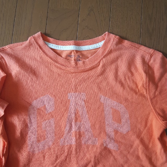 GAP(ギャップ)のGAP　オレンジTシャツ　140㌢ キッズ/ベビー/マタニティのキッズ服男の子用(90cm~)(Tシャツ/カットソー)の商品写真