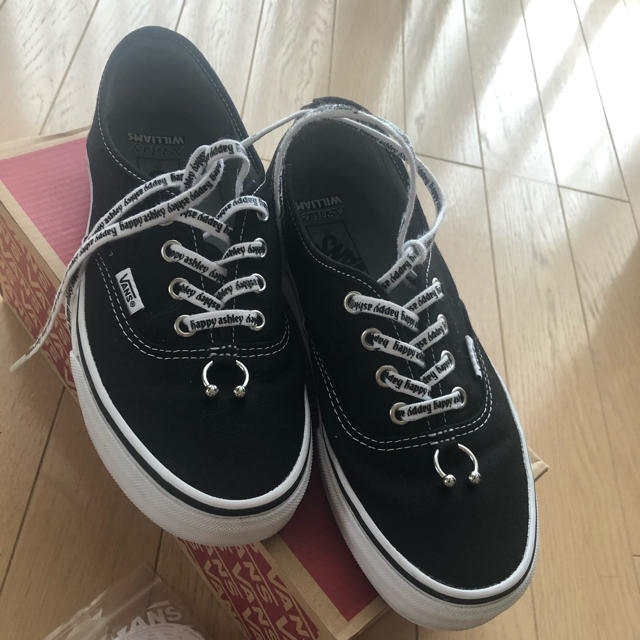 VANS - VANS x Ashley Williams AUTHENTIC 24センチの通販 by ...