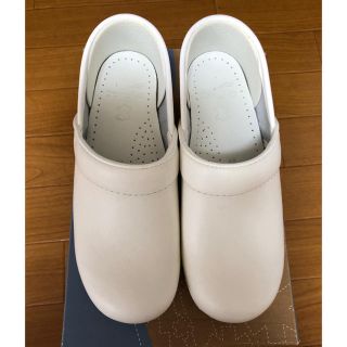 ダンスコ(dansko)の再値下《1度使用》ダンスコ ホワイト 35(ローファー/革靴)