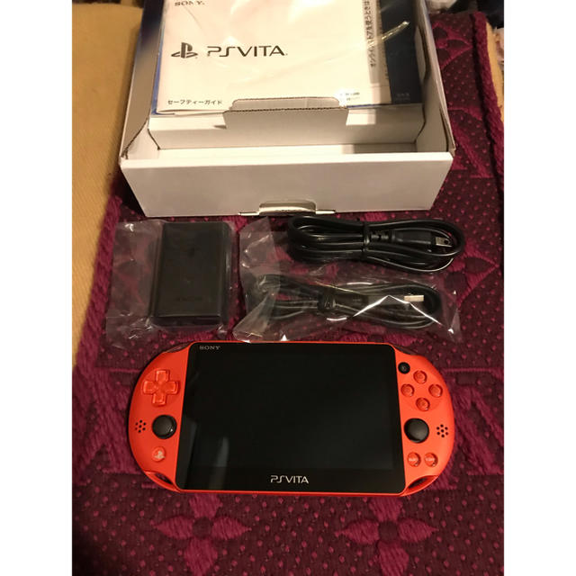 PlayStation Vita Wi-Fiモデル レッド PCH-2000