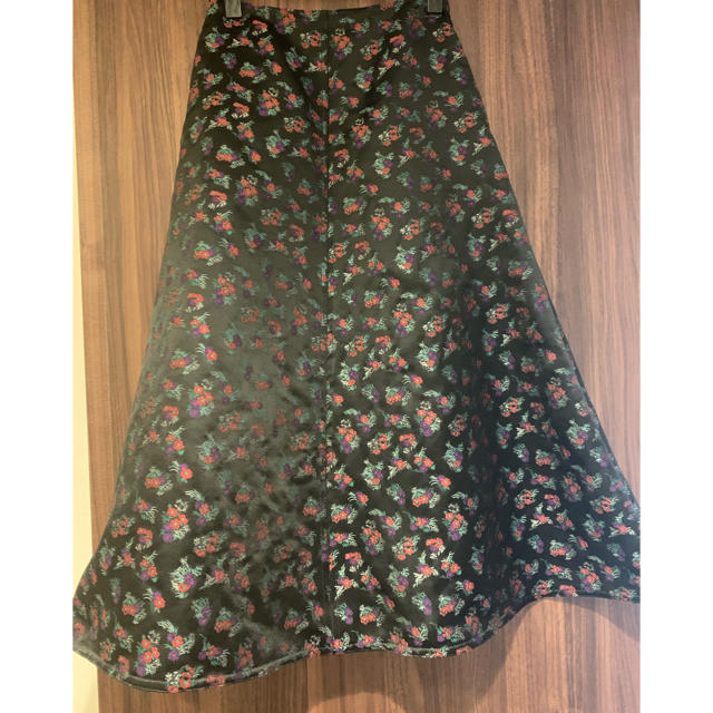 Drawer(ドゥロワー)のyori 花柄　ボリューミースカート レディースのスカート(ひざ丈スカート)の商品写真