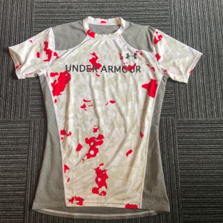 アンダーアーマー(UNDER ARMOUR)の美品☆アンダーアーマー 迷彩柄　メッシュTシャツ 白×グレー×赤　L(Tシャツ/カットソー(半袖/袖なし))