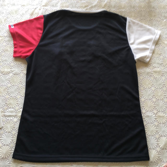 FILA(フィラ)のFILA Tシャツ　黒赤白　Mサイズ レディースのトップス(Tシャツ(半袖/袖なし))の商品写真