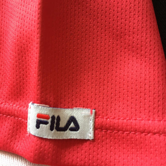 FILA(フィラ)のFILA Tシャツ　黒赤白　Mサイズ レディースのトップス(Tシャツ(半袖/袖なし))の商品写真