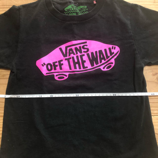 VANS(ヴァンズ)のバンズ　 VANS tシャツ 古着　黒　ピンク　子供　サイズ不明　 キッズ/ベビー/マタニティのキッズ服男の子用(90cm~)(Tシャツ/カットソー)の商品写真