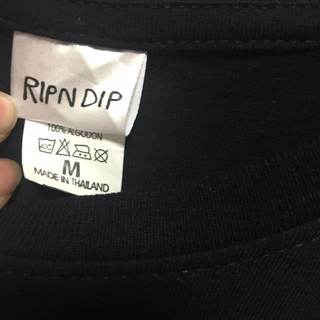 リップンディップ Tシャツ RIPNDIP RIPN DIP 中指立てた猫 メンズのトップス(Tシャツ/カットソー(半袖/袖なし))の商品写真