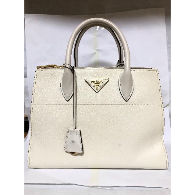 PRADA(プラダ)のホワイトのプラダバッグ レディースのバッグ(ショルダーバッグ)の商品写真