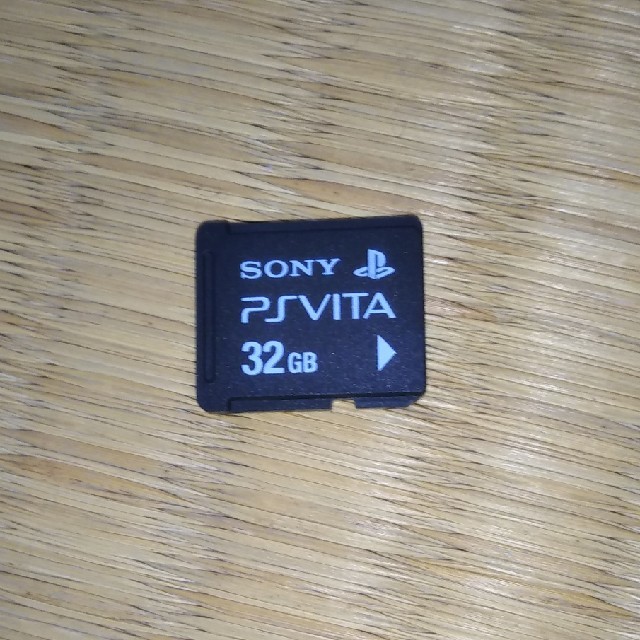 PlayStation Vita(プレイステーションヴィータ)のPS Vita メモリーカード32GB エンタメ/ホビーのゲームソフト/ゲーム機本体(携帯用ゲームソフト)の商品写真