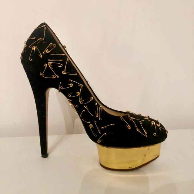 Charlotte Olympia(シャルロットオリンピア)のCharlotte Olympia × Tom Binns パンプス 37 レディースの靴/シューズ(ハイヒール/パンプス)の商品写真