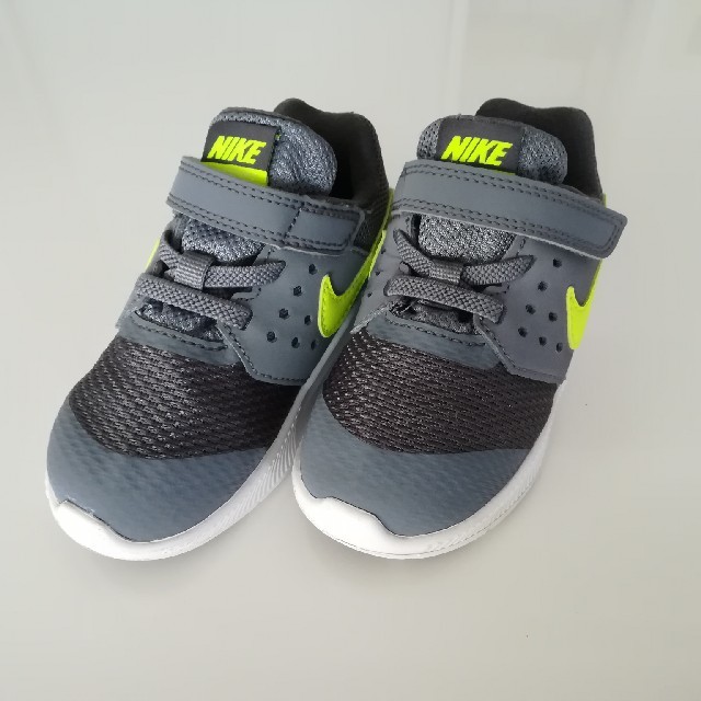 NIKE(ナイキ)の専用　　美品★　NIKEナイキ　キッズ　スニーカー14 キッズ/ベビー/マタニティのキッズ靴/シューズ(15cm~)(スニーカー)の商品写真