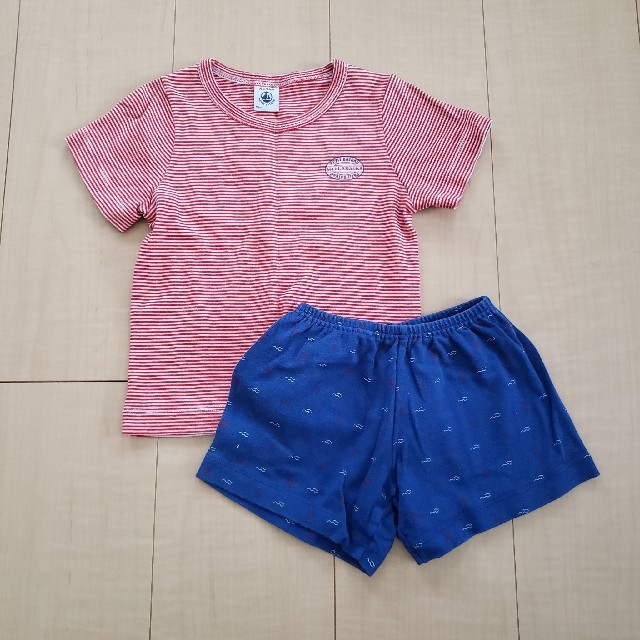 PETIT BATEAU(プチバトー)のプチバトー ミラレボーダー 半袖パジャマ 2ans/86cm キッズ/ベビー/マタニティのベビー服(~85cm)(パジャマ)の商品写真