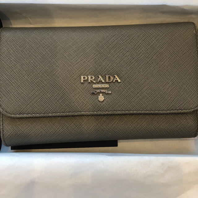 PRADA(プラダ)のPRADA 折りたたみ財布 レディースのファッション小物(財布)の商品写真