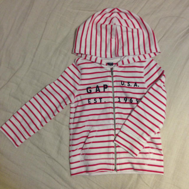 babyGAP(ベビーギャップ)のbaby Gap ボーダーパーカー キッズ/ベビー/マタニティのキッズ服女の子用(90cm~)(ジャケット/上着)の商品写真