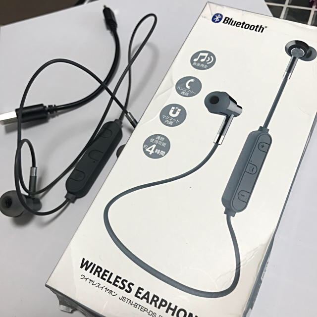 ワイヤレスイヤホン　Bluetooth グレー スマホ/家電/カメラのオーディオ機器(ヘッドフォン/イヤフォン)の商品写真