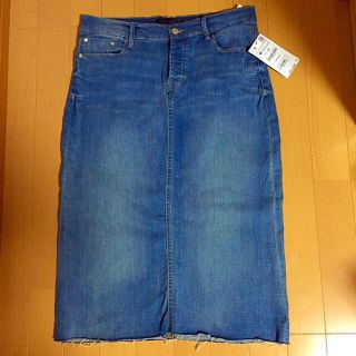 ザラ(ZARA)の新品*zara*切りっぱなしデニム(ひざ丈スカート)