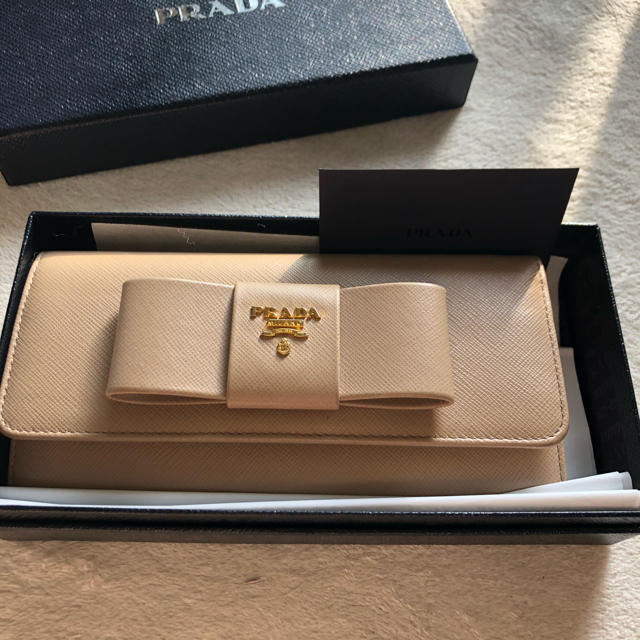 PRADA 長財布