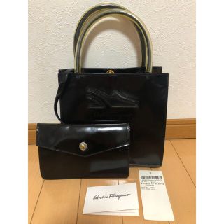 サルヴァトーレフェラガモ(Salvatore Ferragamo)の【破格】フェラガモ エナメルトートバッグ ポーチ付き(ハンドバッグ)