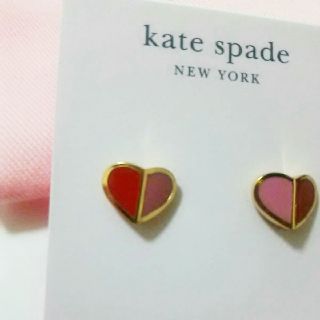 ケイトスペードニューヨーク(kate spade new york)の【新品】kate spade ケイトスペード ピアス　ヘリテージ レッドマルチ(ピアス)