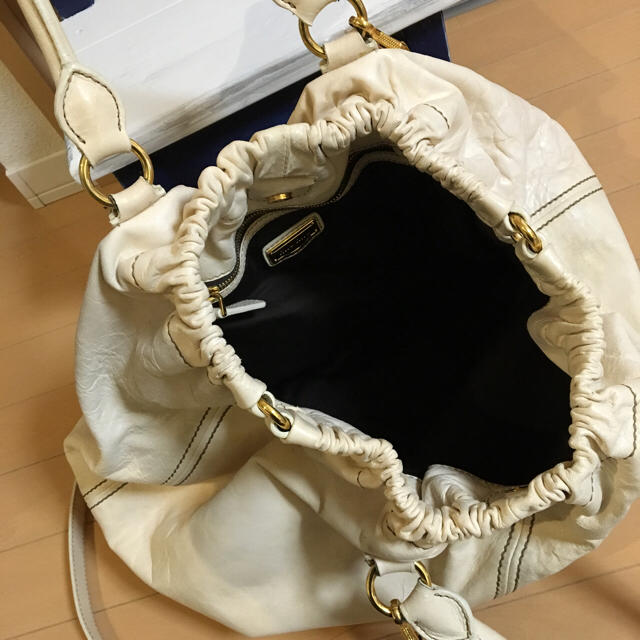 miu miu 大きめ ボストンバッグ miu miu 大きめ ボストンバッグ