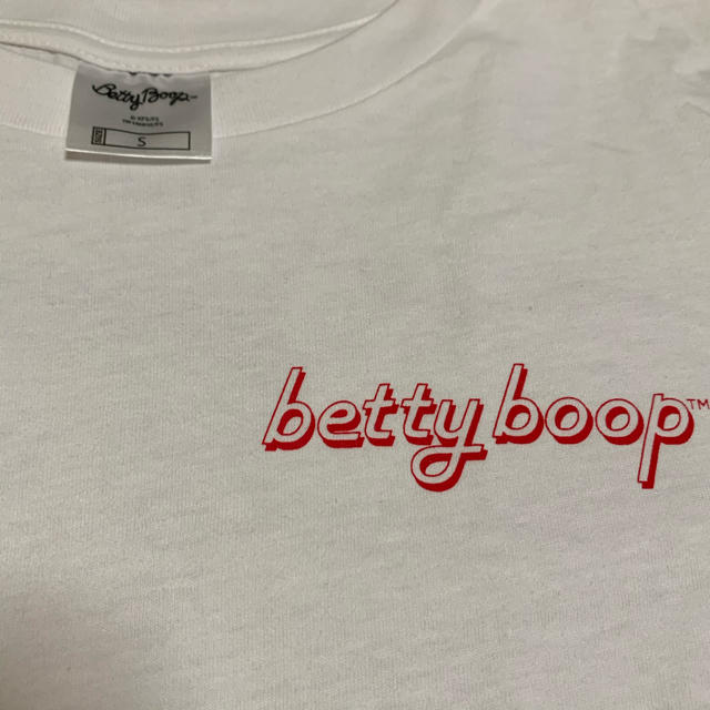 GU(ジーユー)のベティちゃん　Tシャツ　betty boop guコラボ レディースのトップス(Tシャツ(半袖/袖なし))の商品写真