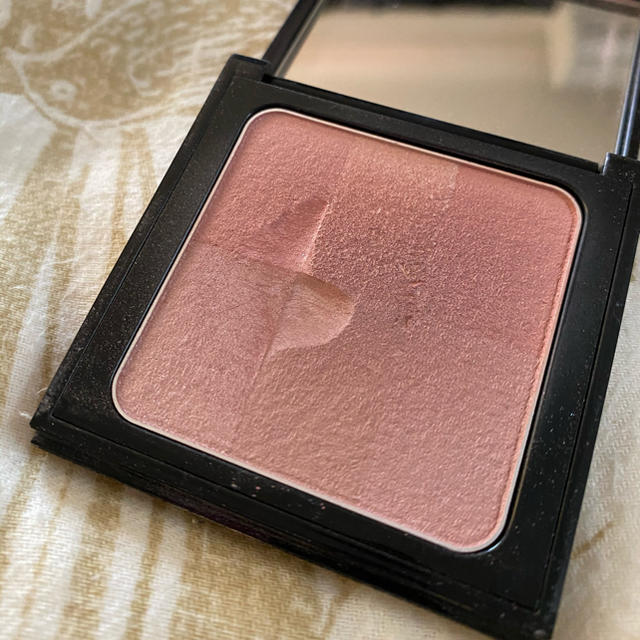 BOBBI BROWN(ボビイブラウン)の今日だけ1000円切ります！BobbyBrown 04 フェイスパウダー コスメ/美容のベースメイク/化粧品(フェイスパウダー)の商品写真