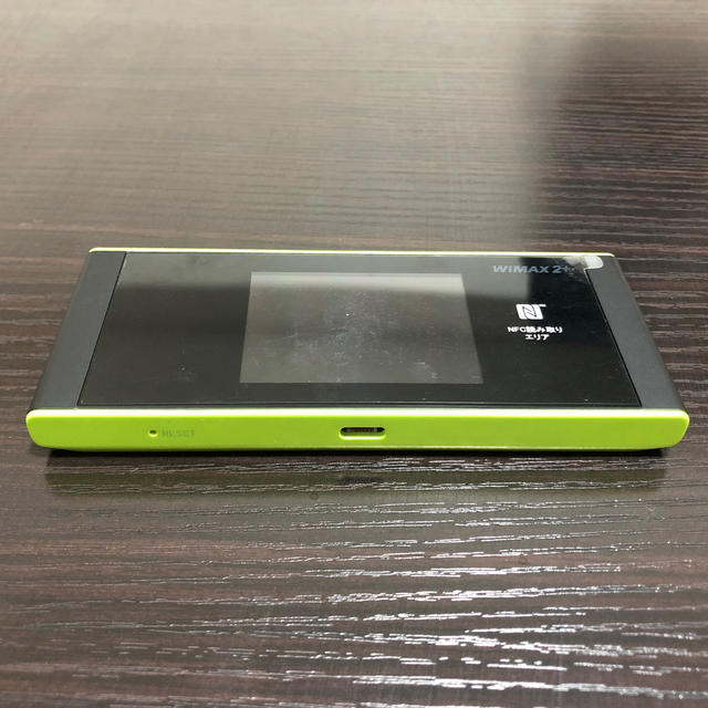 Speed Wi-Fi NEXT W05 ブラックライム スマホ/家電/カメラのスマートフォン/携帯電話(その他)の商品写真