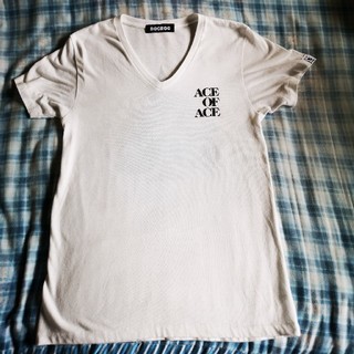 ACE OF ACE VネックTシャツ(ホワイト)(Tシャツ/カットソー(半袖/袖なし))