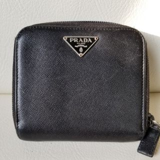 プラダ(PRADA)のPRADA　二つ折り　ジップ財布　黒(財布)