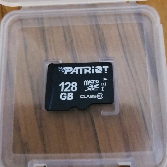 マイクロSDカード 128GB スマホ/家電/カメラのPC/タブレット(PC周辺機器)の商品写真