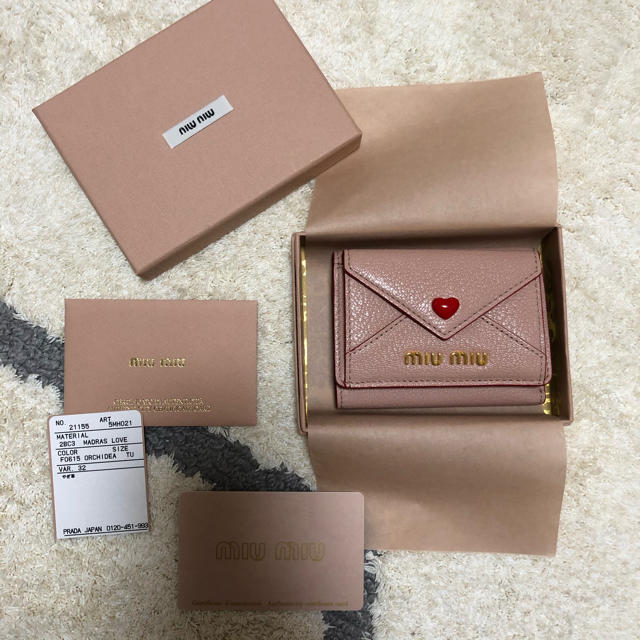 miumiu(ミュウミュウ)のmiumiu マドラスラブ ラブレター三つ折財布 レディースのファッション小物(財布)の商品写真