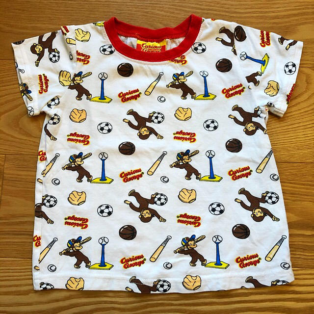 おさるのジョージ Tシャツ スポーツ柄 / 95サイズ キッズ/ベビー/マタニティのキッズ服男の子用(90cm~)(Tシャツ/カットソー)の商品写真