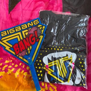 ビッグバン(BIGBANG)のBIGBANG Tシャツ未使用　Mサイズ　ALIVE TOUR 公式　うちわ付き(Tシャツ(半袖/袖なし))