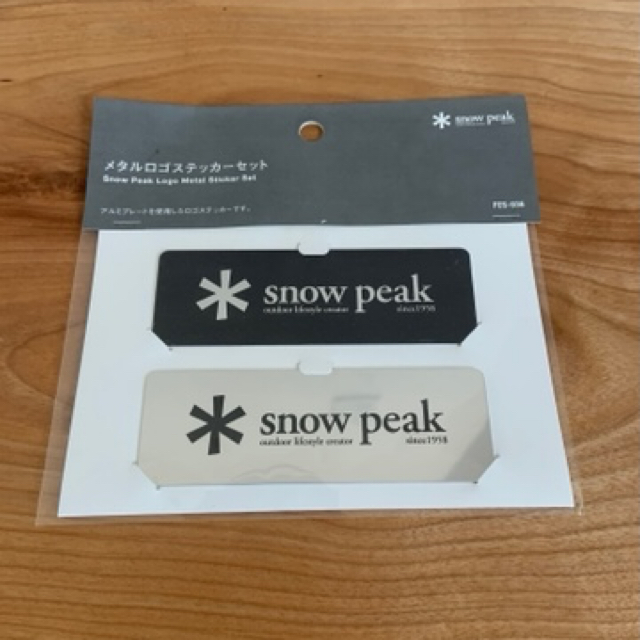 Snow Peak(スノーピーク)のスノーピーク　メタルロゴステッカー　ステッカー スポーツ/アウトドアのスポーツ/アウトドア その他(その他)の商品写真