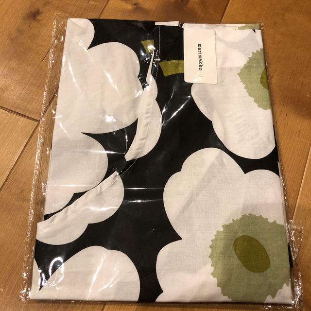 marimekko(マリメッコ)の新品　マリメッコ　ウニッコ　ブラック×ホワイト　エプロン インテリア/住まい/日用品のキッチン/食器(収納/キッチン雑貨)の商品写真