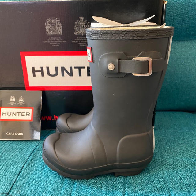 HUNTER(ハンター)のHUNTER レインブーツ キッズ ブラック UK7サイズ 新品未使用 キッズ/ベビー/マタニティのベビー靴/シューズ(~14cm)(長靴/レインシューズ)の商品写真