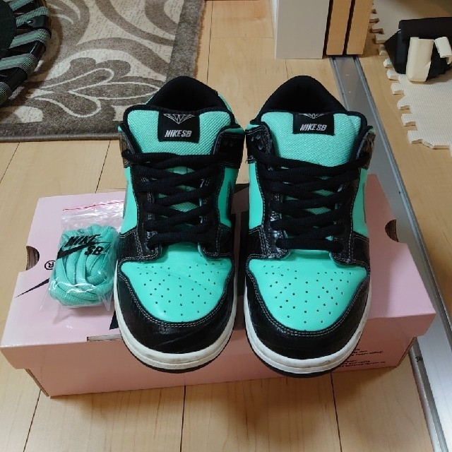 NIKE(ナイキ)のNIKE DUNK SB　ティファニー　Tiffany　ダンク　ナイキ メンズの靴/シューズ(スニーカー)の商品写真