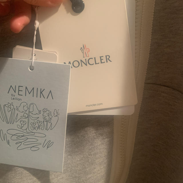 MONCLER(モンクレール)のモンクレール　パーカー　新品未使用　タグ付き レディースのトップス(パーカー)の商品写真