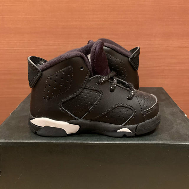 NIKE(ナイキ)の11cm Nike air jordan 6 black cat キッズ/ベビー/マタニティのベビー靴/シューズ(~14cm)(スニーカー)の商品写真