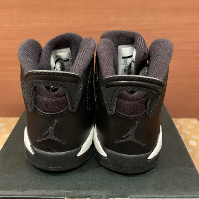 NIKE(ナイキ)の11cm Nike air jordan 6 black cat キッズ/ベビー/マタニティのベビー靴/シューズ(~14cm)(スニーカー)の商品写真