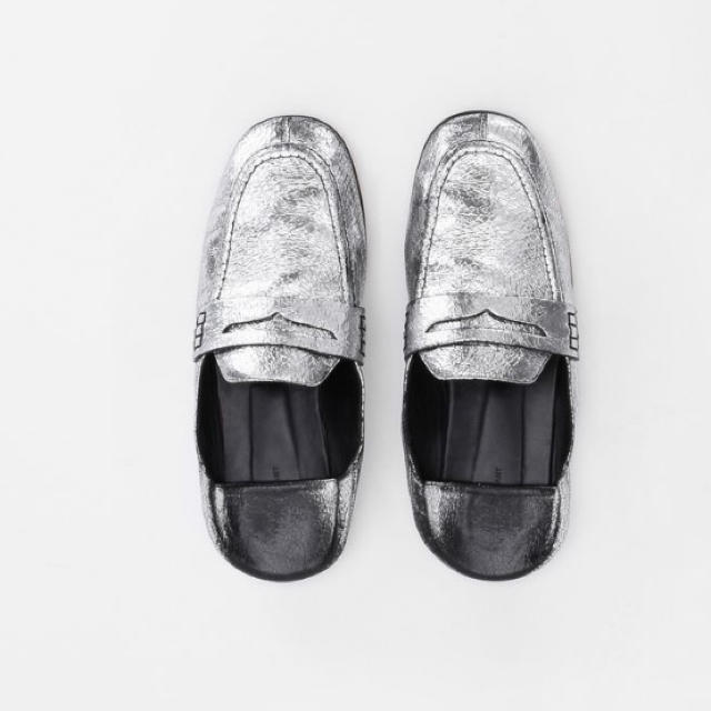 Isabel Marant(イザベルマラン)のイザベルマラン　シルバー ローファー レディースの靴/シューズ(ローファー/革靴)の商品写真