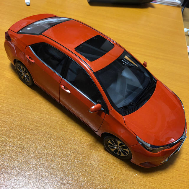 トヨタ(トヨタ)のTOYOTA特注 1/18 トヨタ カローラ （オレンジ） エンタメ/ホビーのおもちゃ/ぬいぐるみ(模型/プラモデル)の商品写真