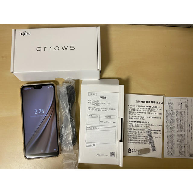 arrows(アローズ)のARROWS RX ゴールド 楽天モバイル SIMフリー端末 スマホ/家電/カメラのスマートフォン/携帯電話(スマートフォン本体)の商品写真