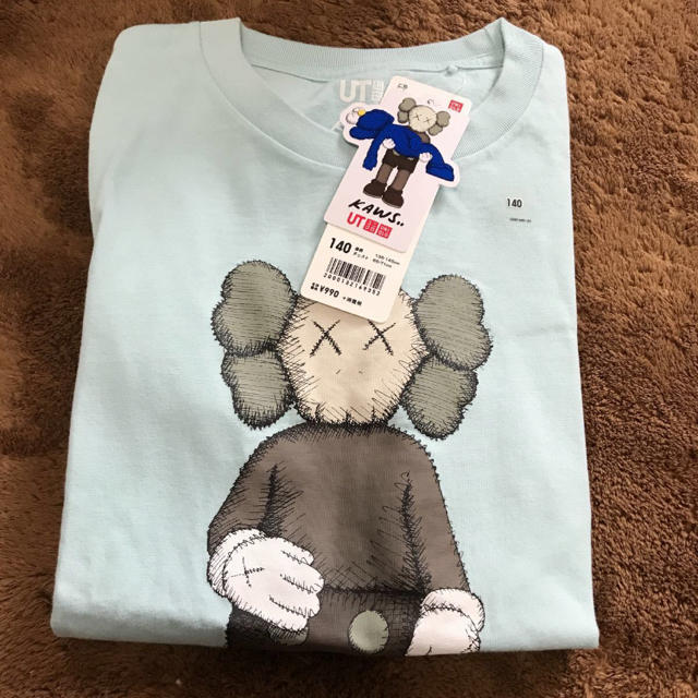 UNIQLO(ユニクロ)の専用★ユニクロ カウズ KAWS 半袖Tシャツ コラボTシャツ 140センチ キッズ/ベビー/マタニティのキッズ服男の子用(90cm~)(Tシャツ/カットソー)の商品写真